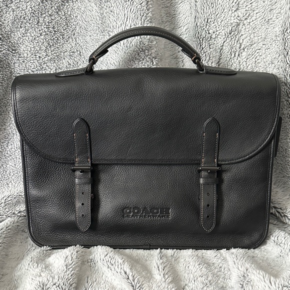 Coach Carriage Brief - Picture 1 of 16